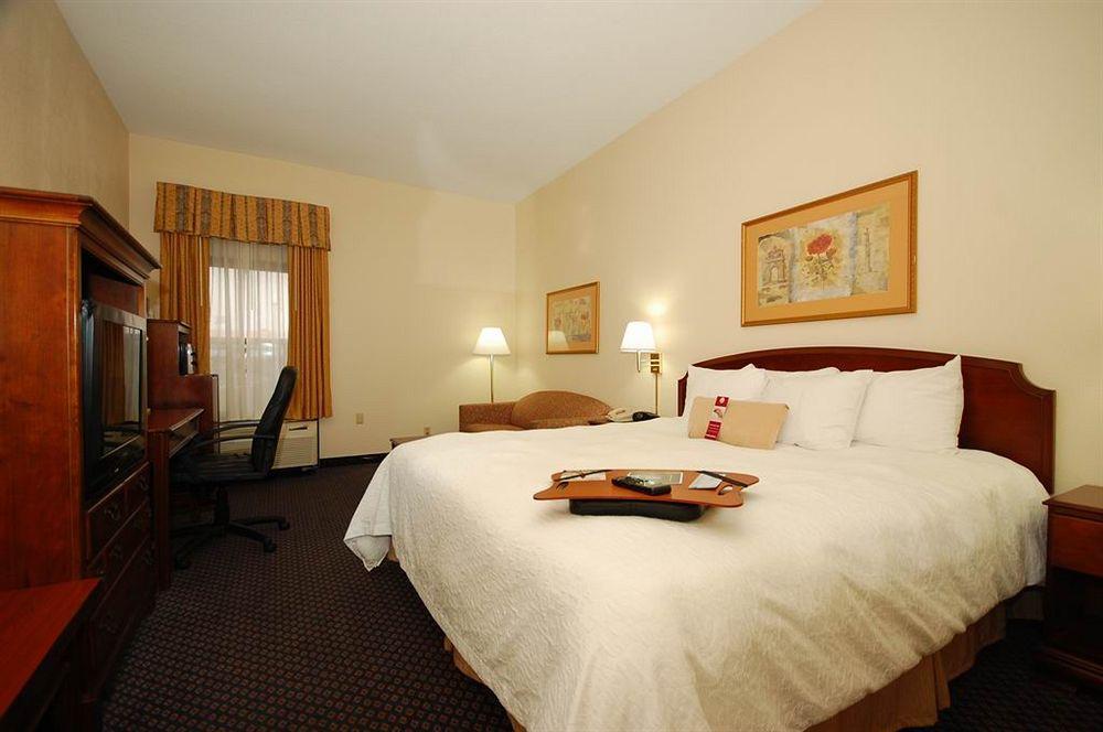 Hampton Inn Petersburg-Fort Gregg Adams Eksteriør billede